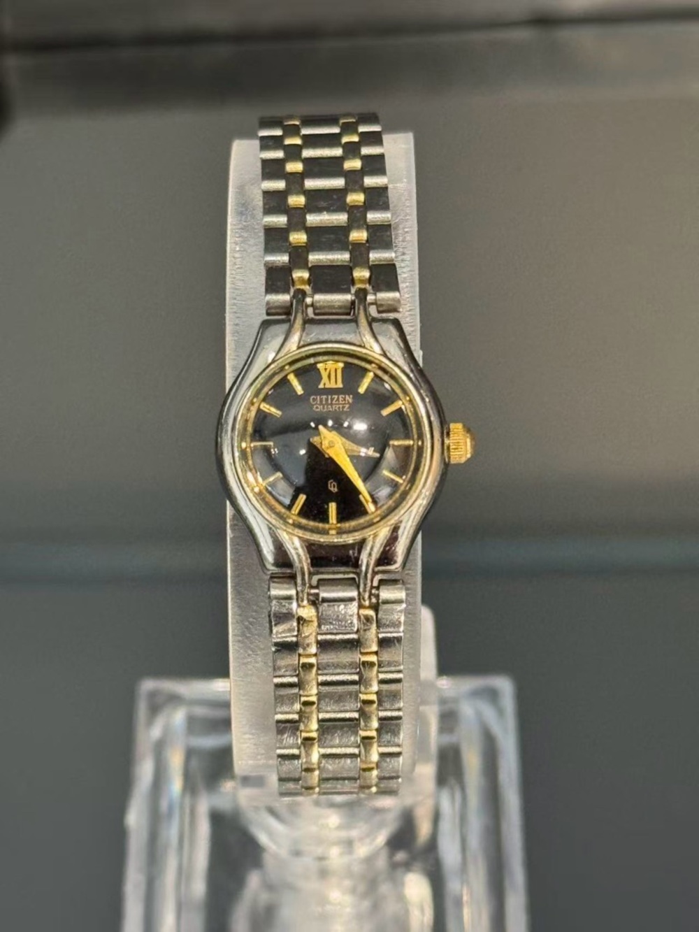 Vintage CITIZEN Quartz Ladies Watch Black Dial Bracelet New Battery Runs